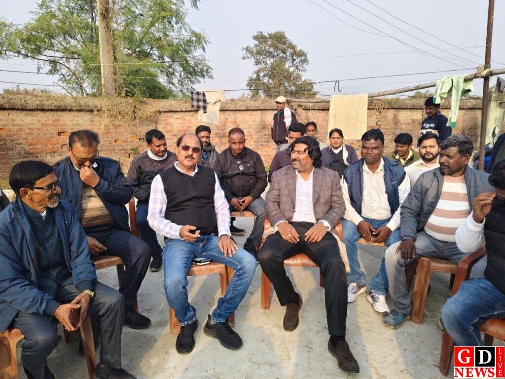 सांसद विजय हांसदा के आवास पर क्रिसमस मिलन, झामुमो जिला नेतृत्व ने दी शुभकामनाएं। 7 img 20251225 wa01463864388924609792284