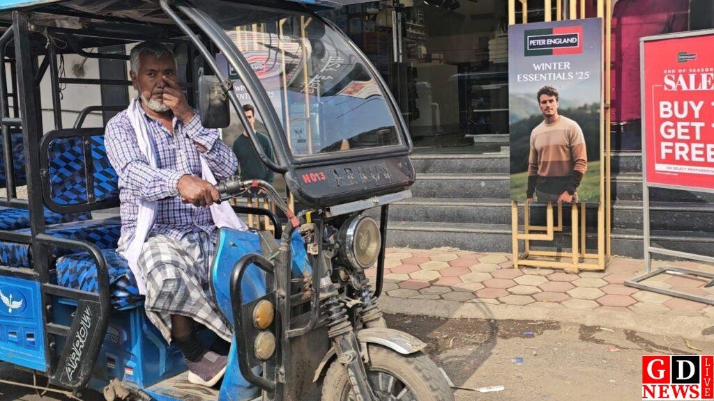 ड्रेस कोड गायब, नाबालिग चला रहे टोटो, जाममुक्त पाकुड़ का दावा हवा-हवाई। 8 img 20251227 wa00347265615110387770638