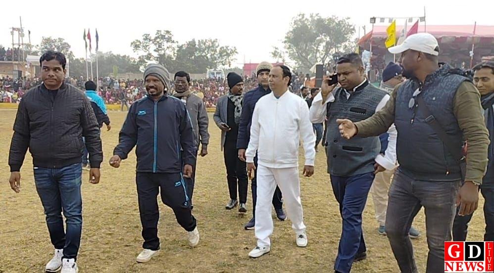 लुत्फुल हक की अगुवाई में खेल का उत्सव, चांद भैरव क्लब के अंतरराज्यीय टूर्नामेंट में मालदा बना चैंपियन। 7 img 20251230 wa00171283206210331530140