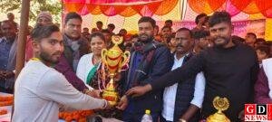 तरहसी थाना क्षेत्र के परसावां धौनी स्टेडियम में क्रिकेट टूर्नामेंट का भव्य समापन। 1 IMG 20260105 WA0037