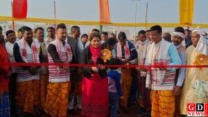 मांदर की थाप पर खाकी भी थिरकी, पुलिस लाइन में प्रकृति पूजा और भाईचारे का पर्व सोहराय बना एकता का उत्सव। 3 IMG 20260107 WA0011