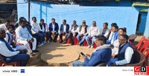 झामुमो नेता रोजन अंसारी के पिता का निधन की खबर पाकर शोक संवेदना व्यक्त करने पहुंचे झामुमो नेता 2 IMG 20260116 WA0002