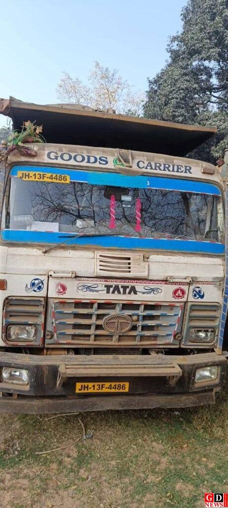 अवैध खनन पर जिला प्रशासन की कार्रवाई, प्राथमिकी दर्ज 7 fb img 17690942965036656781934546323785