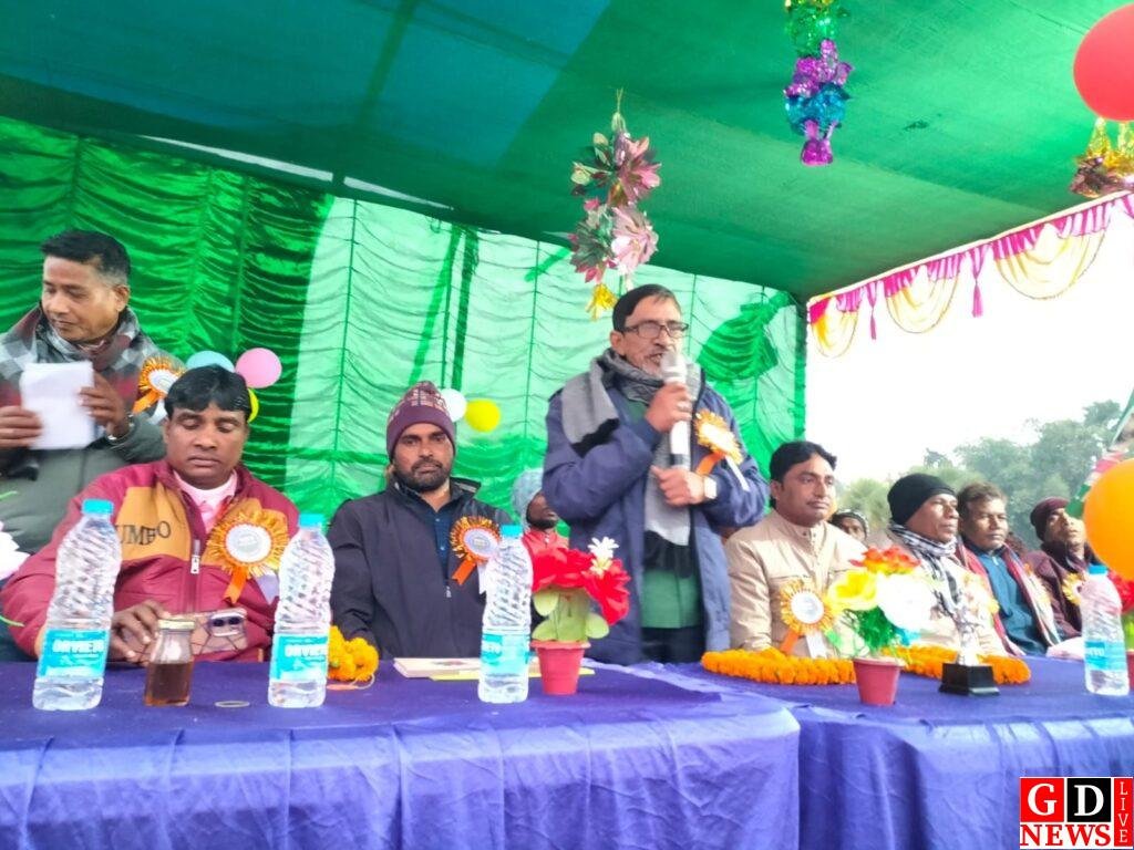 खुड़ुकडांगा में खेलों के जरिए दिखा ग्रामीण जोश, जियोन झरना मसीही क्लब ने कराया एकदिवसीय स्पोर्ट्स प्रोग्राम। 7 img 20260102 wa00481801065571152129667