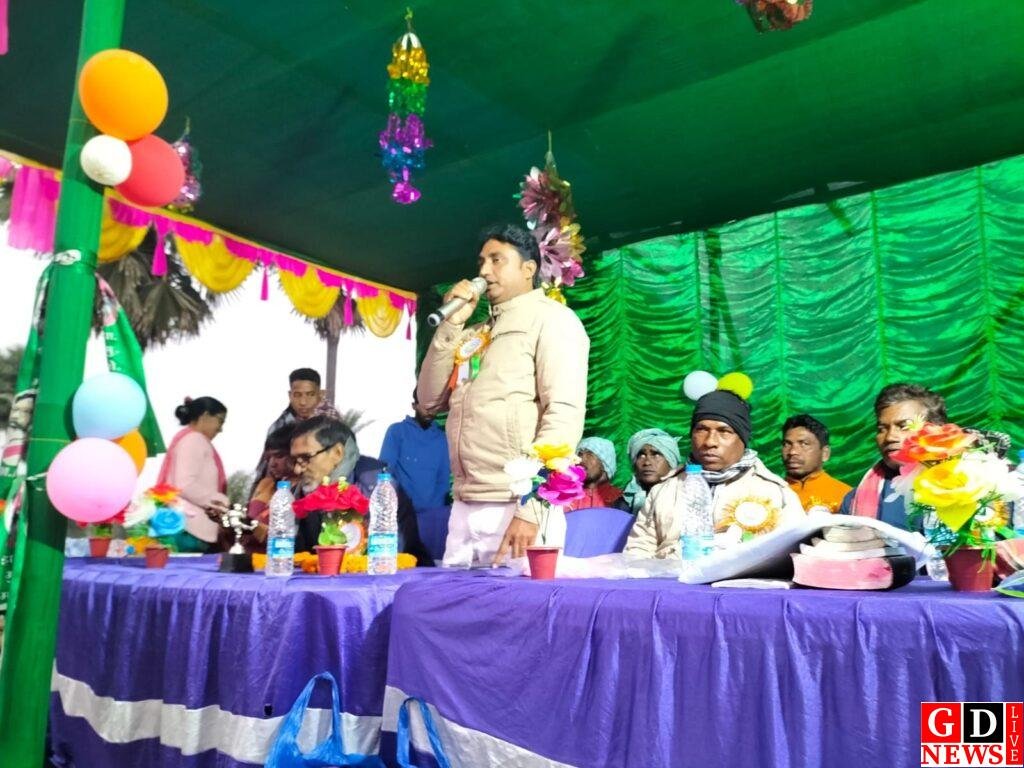 खुड़ुकडांगा में खेलों के जरिए दिखा ग्रामीण जोश, जियोन झरना मसीही क्लब ने कराया एकदिवसीय स्पोर्ट्स प्रोग्राम। 8 img 20260102 wa00497708883754689159107