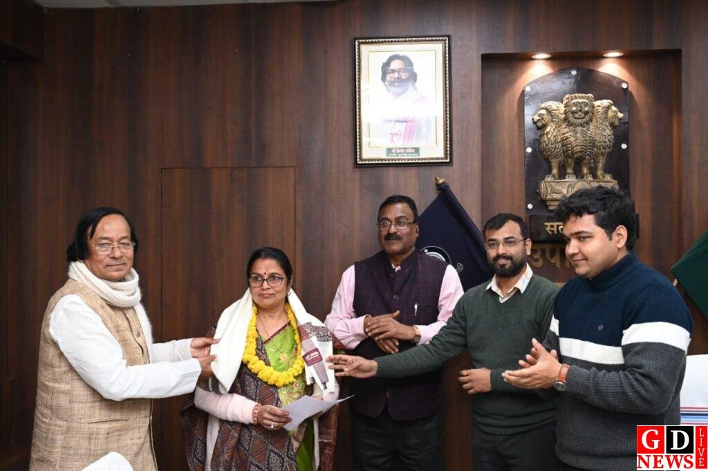 उपायुक्त ने सेवानिवृत्त शिक्षकों को किया सम्मानित। 7 img 20260103 wa00134205486645698895136