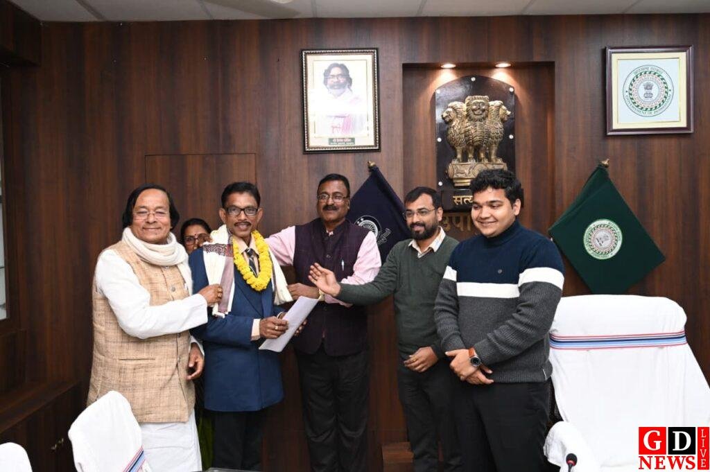 उपायुक्त ने सेवानिवृत्त शिक्षकों को किया सम्मानित। 8 img 20260103 wa00141559636616498673306