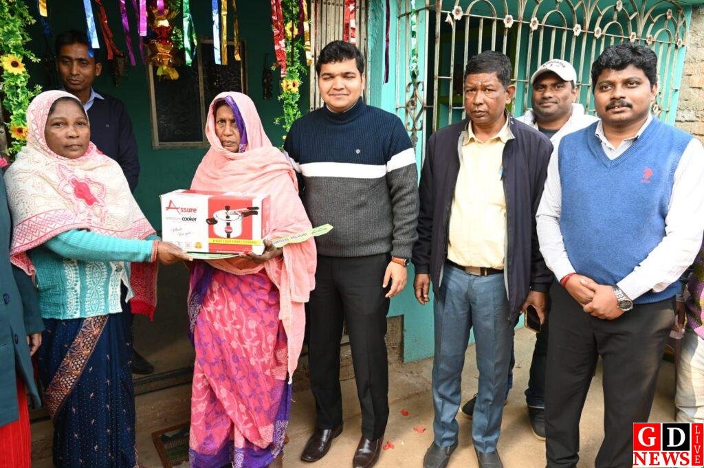 कच्ची झोपड़ी से पक्के सपनों तक, एक साथ हुआ हजारों गरीबों का गृह प्रवेश 8 img 20260103 wa00176498325169746168462