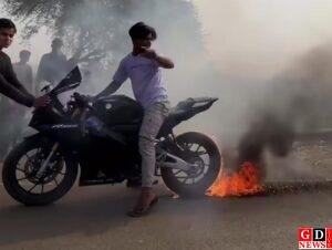 ‘स्टंटबाज’ नाबालिग बाइकर्स का आतंक, भीड़भाड़ वाले इलाकों में खुलेआम जोखिम भरी राइडिंग। 8 img 20260105 wa0014332676548017148810