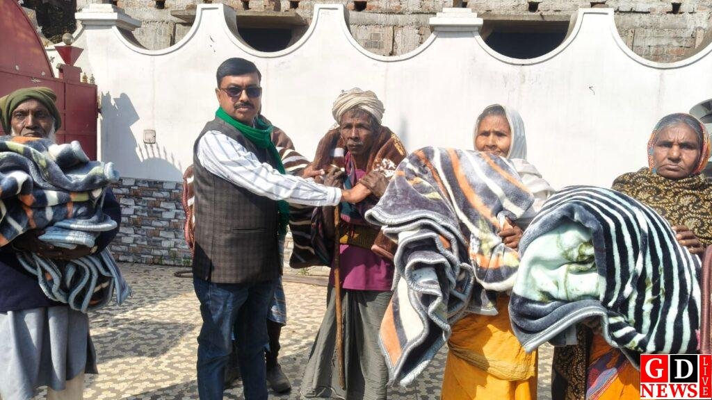 झामुमो ने शिबू सोरेन की जयंती पर किया श्रद्धांजलि और गरीबों में कंबल का वितरण 9 img 20260111 wa00596666770924923531542