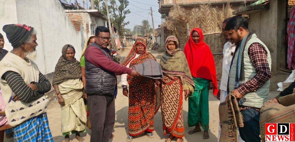 झामुमो ने शिबू सोरेन की जयंती पर किया श्रद्धांजलि और गरीबों में कंबल का वितरण 8 img 20260111 wa00611289915760681411586