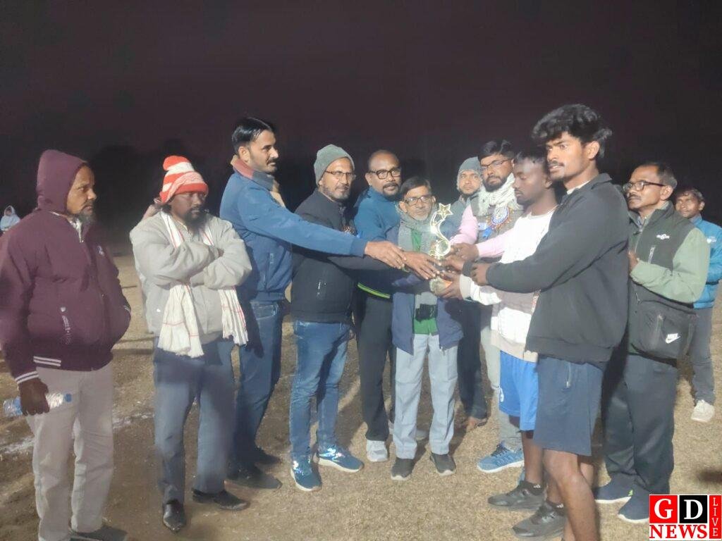 एभेन क्लब रतनपुर की तीन दिवसीय फुटबॉल प्रतियोगिता का भव्य समापन 7 img 20260112 wa00422793440371691700976