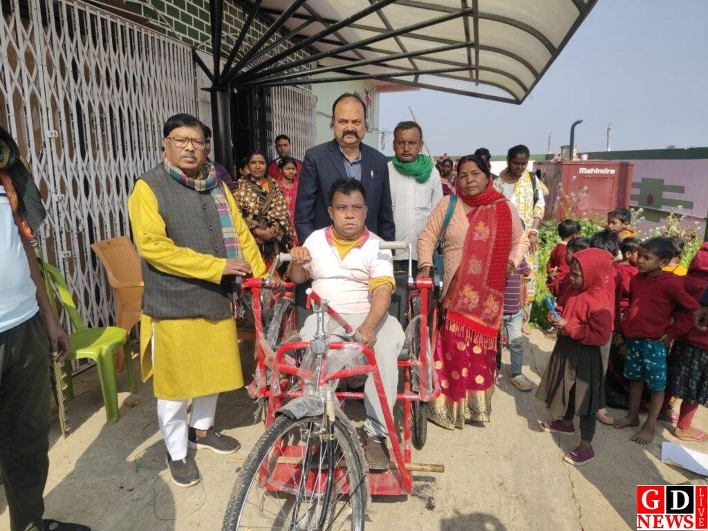 विधायक ने दिव्यांगजनों व आंगनबाड़ी बच्चों के बीच ट्राइसाइकिल और शिक्षण सामग्री का किया वितरण। 7 img 20260116 wa00296190196296799779104