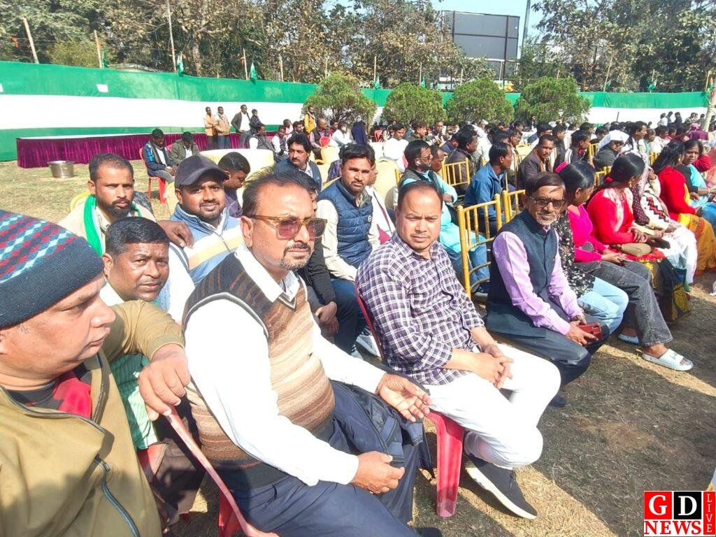 47वें झामुमो स्थापना दिवस की तैयारी तेज, दुमका क्लब में हुई प्रमंडलीय बैठक। 7 img 20260118 wa00268088877525453954841