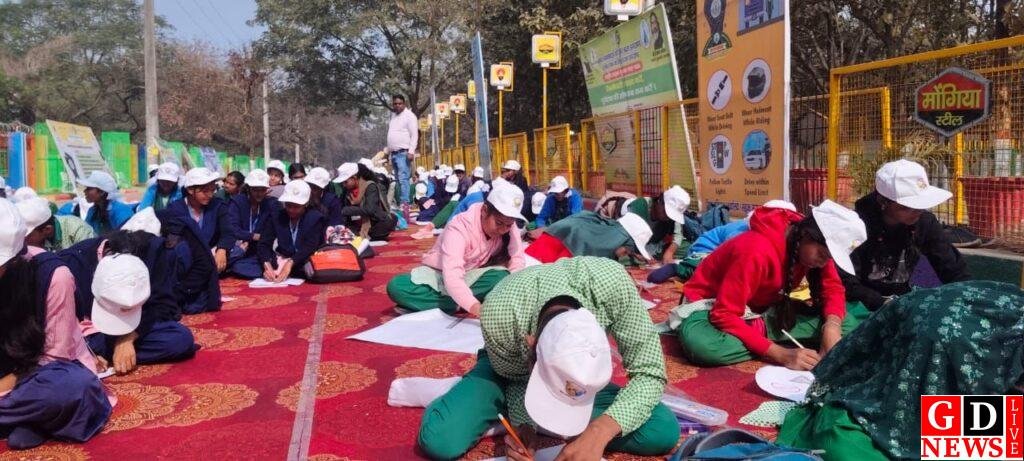 ब्रश और कलम से बच्चों ने सिखाया सड़क पर जीने का सलीका, पाकुड़ में सड़क सुरक्षा का अनोखा संदेश। 8 img 20260119 wa00132362930104289069093