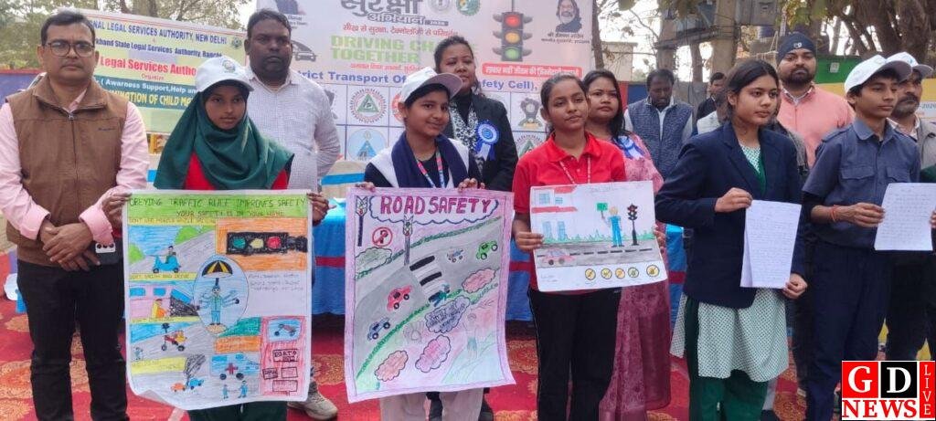 ब्रश और कलम से बच्चों ने सिखाया सड़क पर जीने का सलीका, पाकुड़ में सड़क सुरक्षा का अनोखा संदेश। 10 img 20260119 wa00154120840716008733326