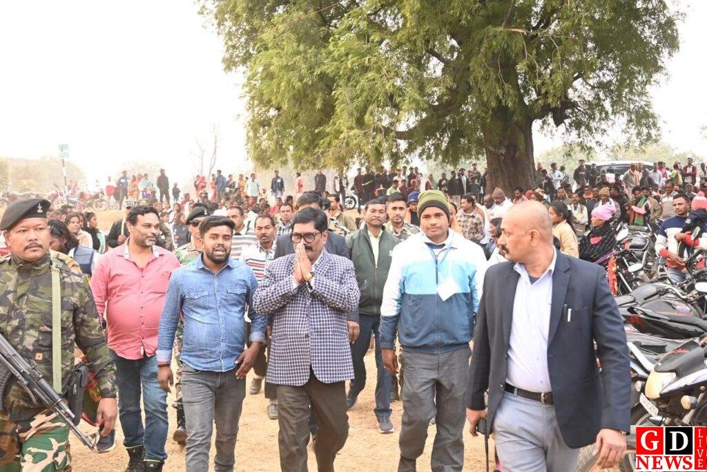 गोमिया प्रखंड अंतर्गत गांगपुर में आयोजित हिंडोल मेला का मंत्री योगेंद्र प्रसाद महतो ने उद्घाटन किया 10 img 20260120 wa01032143219726138598949