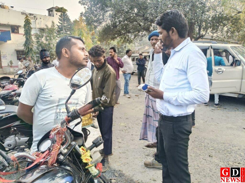 ‘सावधानी की पाठशाला’, स्कूलों में गूंजा सड़क सुरक्षा का संदेश, छात्र बने जीवन रक्षा के दूत 7 img 20260121 wa00507438090943893973689