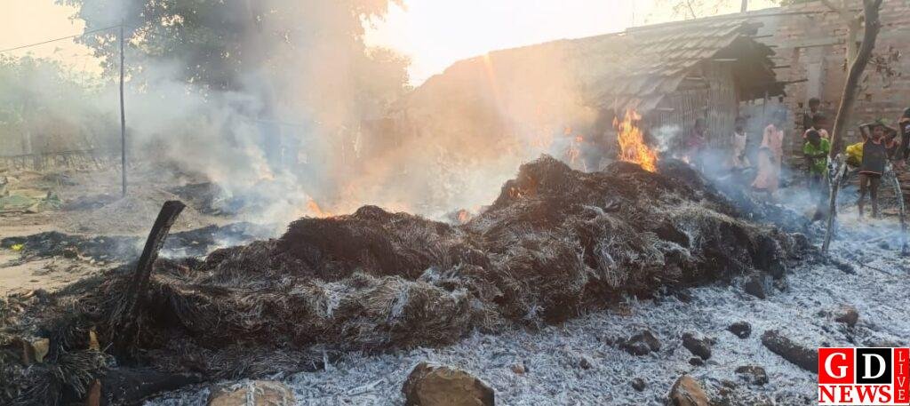 बड़ाबास्को में खलिहान में लगी भीषण आग, 3 क्विंटल धान समेत घर का सामान जलकर राख। 8 img 20260123 wa00233795243025504026368