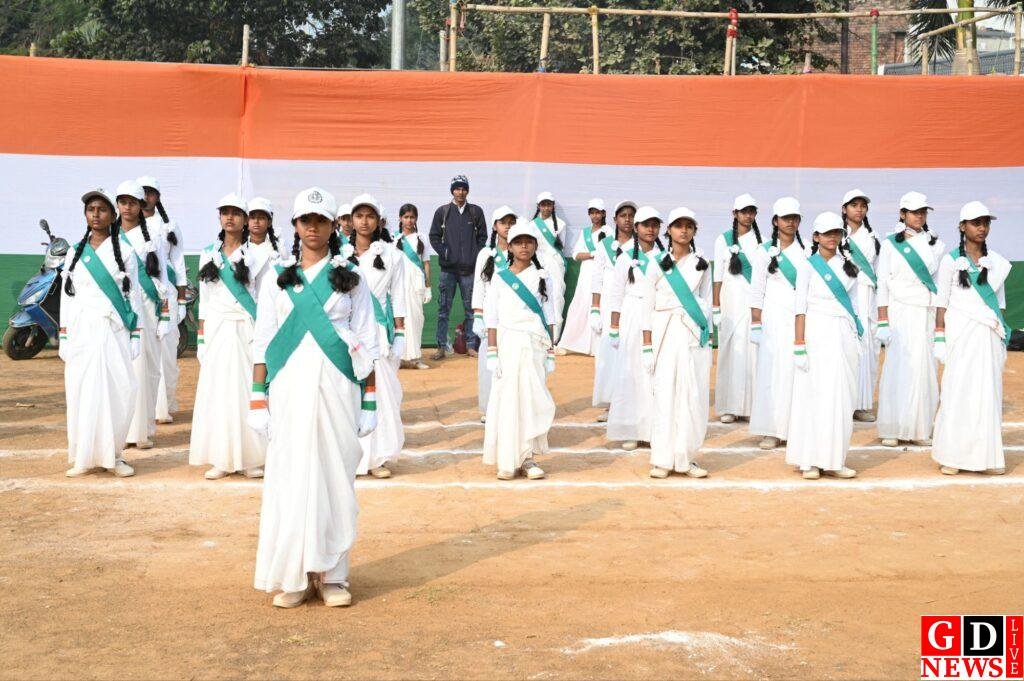 77वें गणतंत्र दिवस की तैयारी जोरों पर, रानी ज्योतिर्मय स्टेडियम में परेड पूर्वाभ्यास का अधिकारियों ने किया निरीक्षण। 7 img 20260124 wa00301196740484249561610