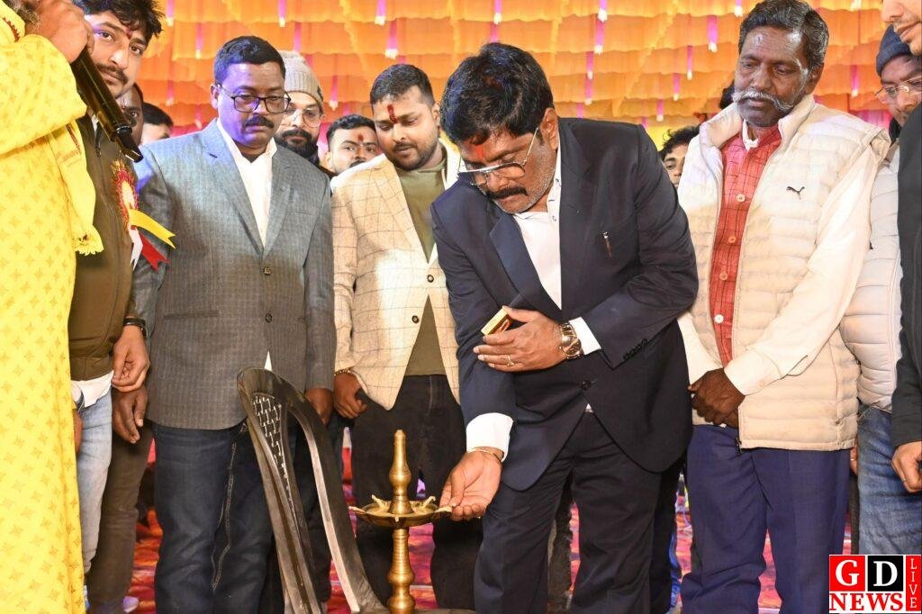 मंत्री योगेंद्र प्रसाद महतो ने ललपनिया में भक्ति जागरण कार्यक्रम का किया उद्घाटन 8 img 20260124 wa02074511972763929354644