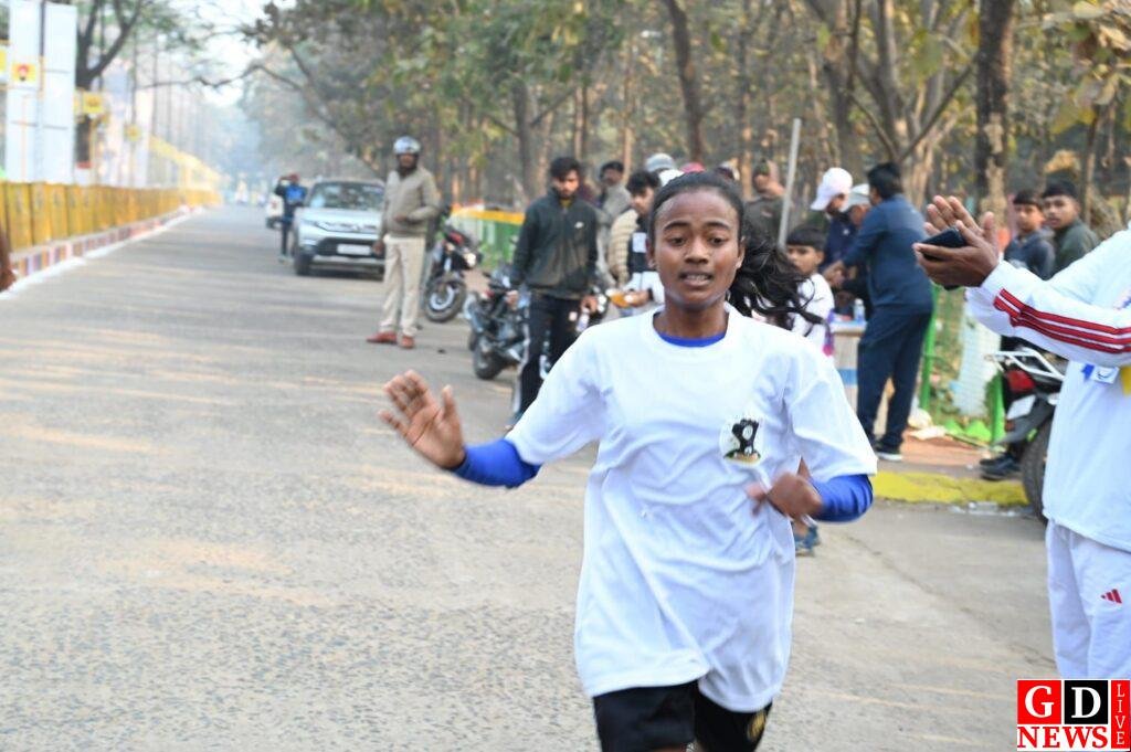 क्रॉस कंट्री दौड़ में रंजीत किस्कू अव्वल, सुलबंती सोरेन ने महिला वर्ग में मारी बाजी। 7 img 20260125 wa0033687842916088255585