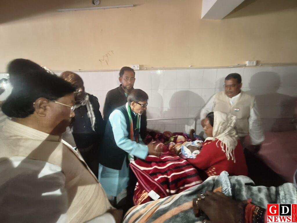 पत्नी की जन्म जयंती को सेवा दिवस के रूप में मनाया, विधायक स्टीफन मरांडी ने मरीजों में बांटे कंबल-फल। 7 img 20260126 wa00351323484294176903891