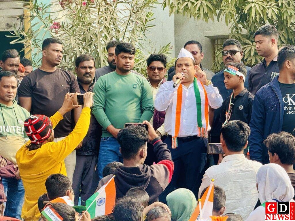 गणतंत्र दिवस पर अजहर इस्लाम ने बच्चों संग फहराया तिरंगा, संविधान और राष्ट्र सेवा की ली शपथ 7 img 20260126 wa02225540878229738298507