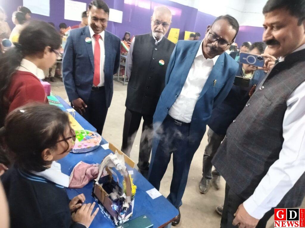 डीएवी आरा कुजू में 77वां गणतंत्र दिवस सह विज्ञान प्रदर्शनी समारोह का हुआ आयोजन 8 img 20260126 wa02751220979181131623046