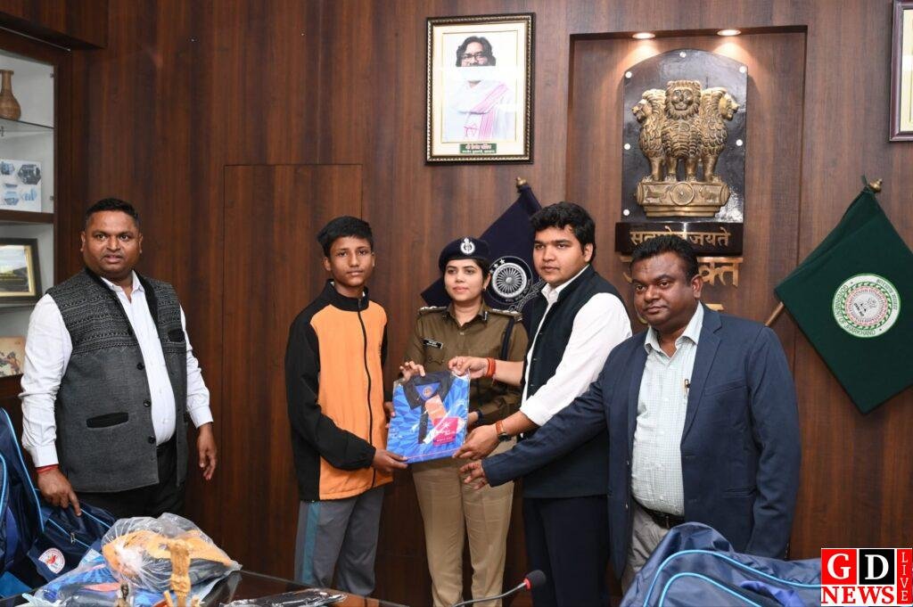 डीसी–एसपी ने बढ़ाया खिलाड़ियों का हौसला, डे-बोर्डिंग योजना से मिला खेलों को नया संबल। 7 img 20260128 wa00428011229235203067521