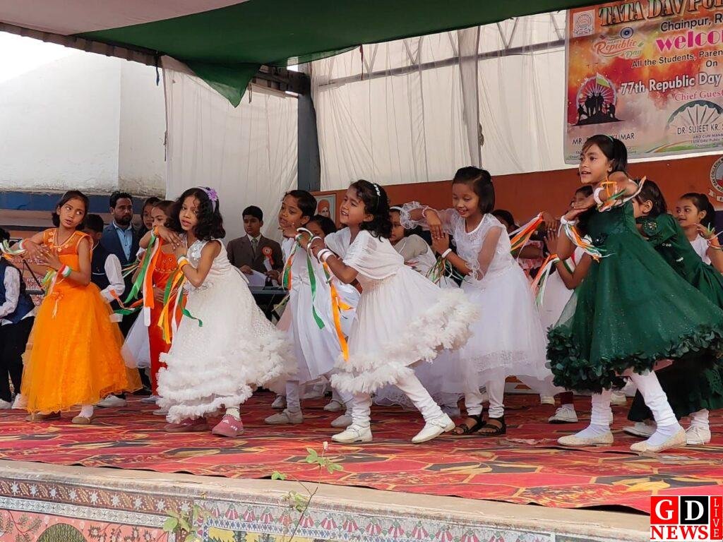 टाटा डीएवी पब्लिक स्कूल, चैनपुर में 77वाँ गणतंत्र दिवस हर्षोल्लास के साथ मनाया गया 8 img 20260128 wa00642204686229679793229