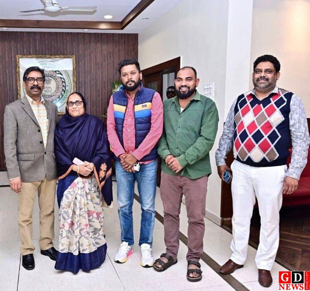 मुख्यमंत्री हेमंत सोरेन का वैश्विक मंच पर झारखंड की पहचान को मजबूती, वर्ल्ड इकोनोमिक फोरम से लौटने पर नेताओं ने दी बधाई। 7 img 20260129 wa0044745209591620349132