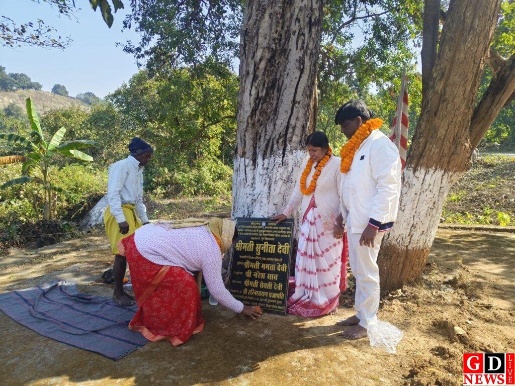 तुलबुल पंचायत अंतर्गत पिंडरा ग्राम में कैरा झरना के नजदीक शेड निर्माण का जिप अध्यक्ष सुनीता देवी ने किया शिलान्यास 11 img 20260109 1100434730107851529804072