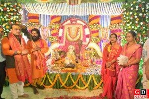 मेदिनीनगर: 'श्याम मित्र मंडली' के भव्य कार्यक्रम में उमड़ा जनसैलाब, मेयर प्रत्याशी रिंकू सिंह ने लिया आशीर्वाद 1 1000112994