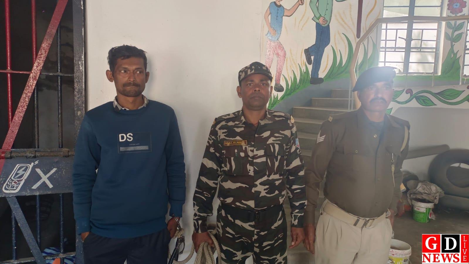 चेक बाउंस केस में सालभर से फरार वारंटी गिरफ्तार, भेजा गया जेल।