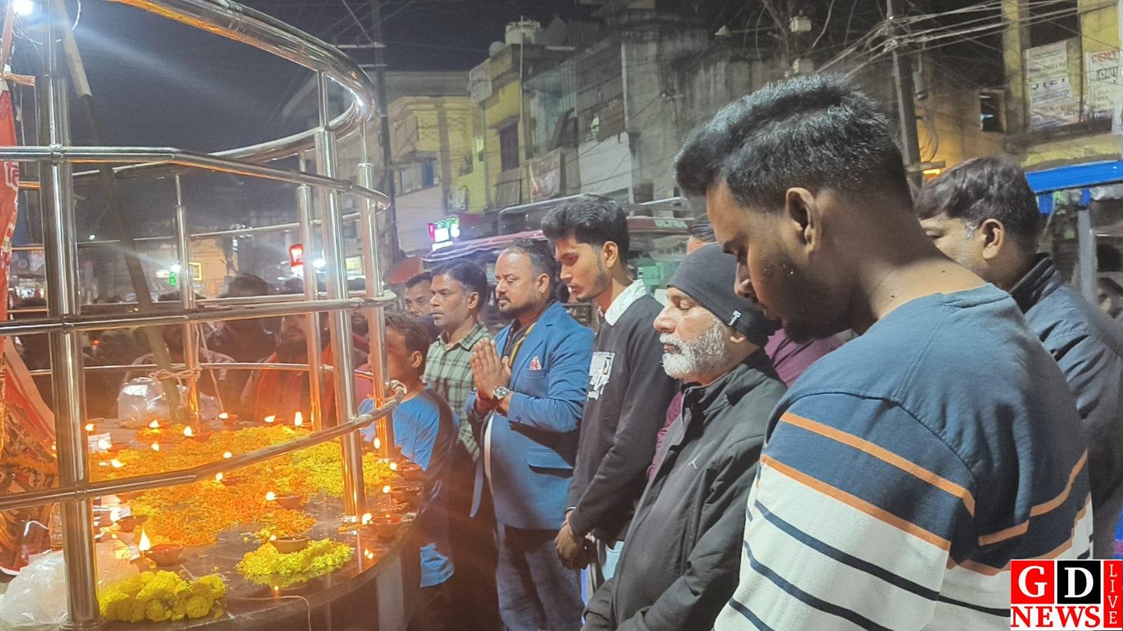 पुलवामा के शहीदों को नमन, इंद्रा चौक पर काला दिवस, मोमबत्तियां जलाकर दी श्रद्धांजलि।