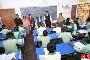 उपायुक्त ने प्री-बोर्ड परीक्षा केंद्र का किया निरीक्षण, कदाचारमुक्त एवं अनुशासित परीक्षा संचालन के दिए निर्देश। 4 IMG 20260228 WA0026 1