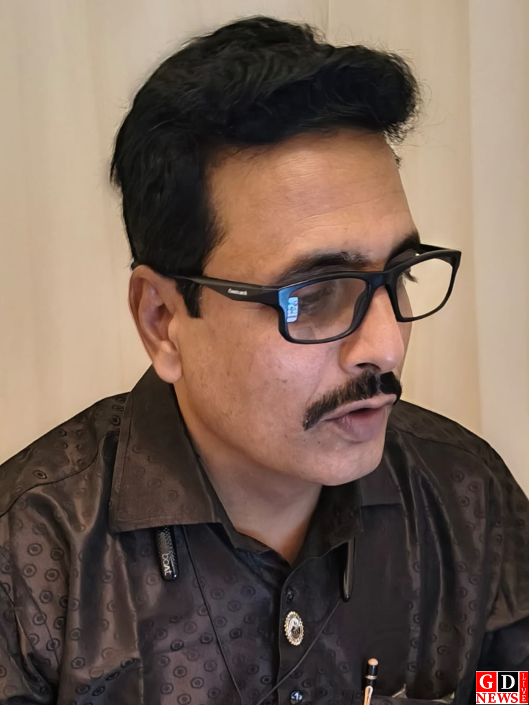 पाकुड़ चैंबर ऑफ़ कॉमर्स के संजीव कुमार खत्री सचिन ने कहा कि टैक्स में कोई नया बदलाव नहीं किया गया है, जो पूर्व में हुए सुधारों के बाद संतुलित निर्णय है। उन्होंने मेडिकल, टेक्सटाइल, रेलवे इंफ्रास्ट्रक्चर और डिफेंस सेक्टर पर दिए गए विशेष जोर की सराहना की। हालांकि छोटे व्यापारियों के लिए किसी विशेष राहत की घोषणा नहीं होने पर उन्होंने निराशा व्यक्त की।