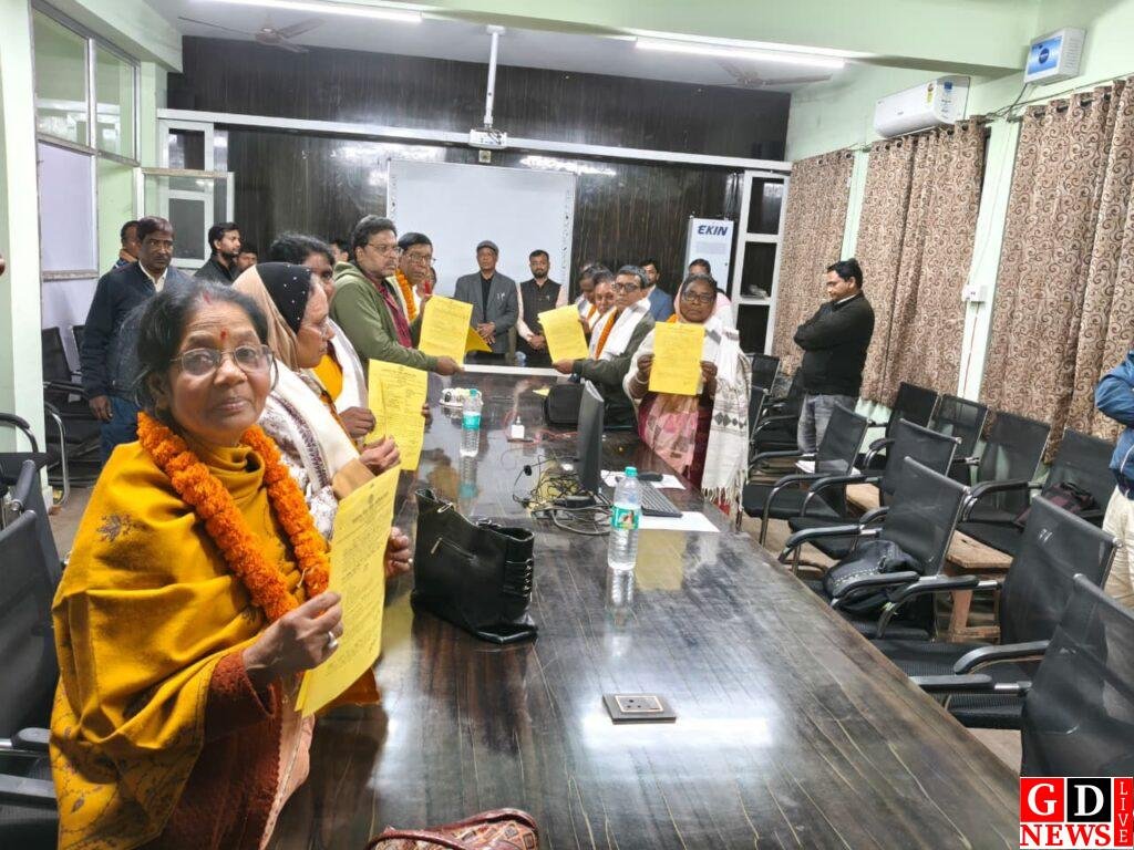 शिक्षा विभाग ने 10 सेवानिवृत्त शिक्षकों को दी सम्मानजनक विदाई, सेवानिवृत्ति के दिन ही मिले पेंशन व लाभ। 7 img 20260201 wa00023157372691635712699