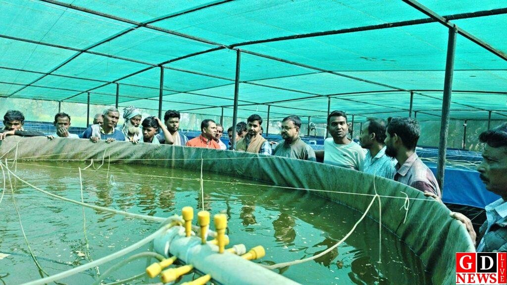 बायोफ्लॉक से बदलेगी खेती की तस्वीर, सोनारपाड़ा में किसानों ने देखा कम लागत में ज्यादा उत्पादन का मॉडल। 7 img 20260202 wa00178811840151342159338