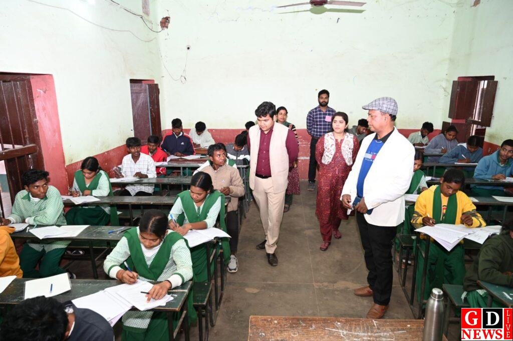 मैट्रिक-इंटर का पहला दिन शांतिपूर्ण, डीसी-एसपी ने परीक्षा केंद्र का किया औचक निरीक्षण। 7 img 20260203 wa00785241370025695020742