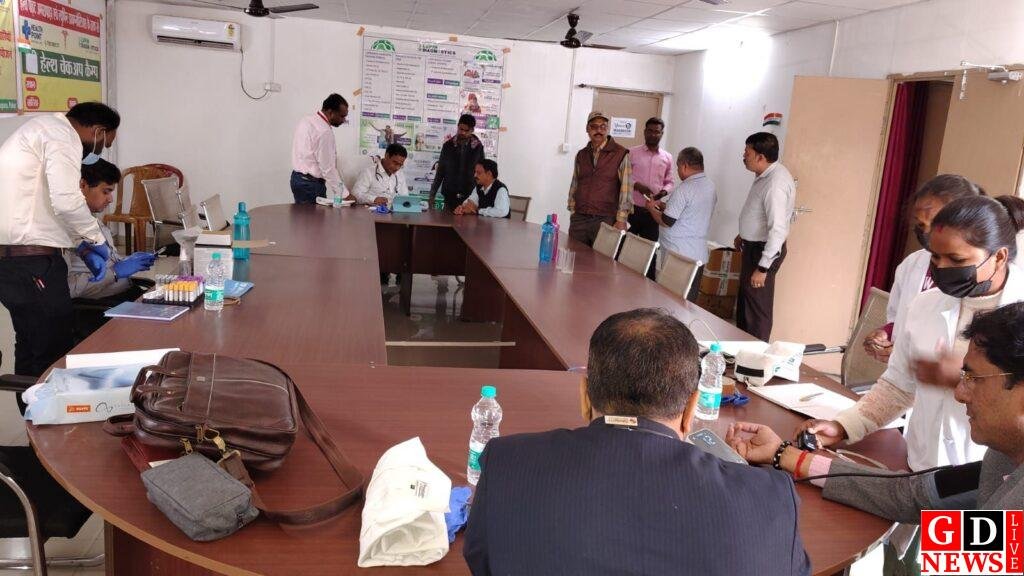 डीबीएल कैंप कार्यालय में स्वास्थ्य जांच शिविर, कोलकाता से आए डॉक्टरों ने कर्मियों की फ्री जांच 7 img 20260206 wa02611139589104339259515