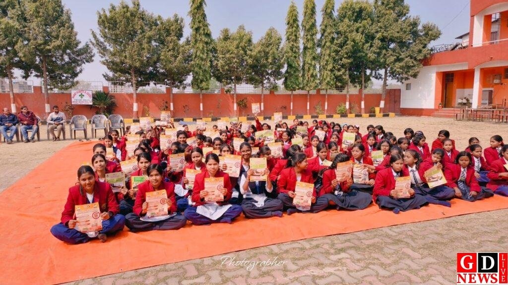 स्कूलों में सड़क सुरक्षा की पाठशाला, बच्चों को बताए गए जीवन रक्षक नियम 7 img 20260209 wa00125102683131520687971