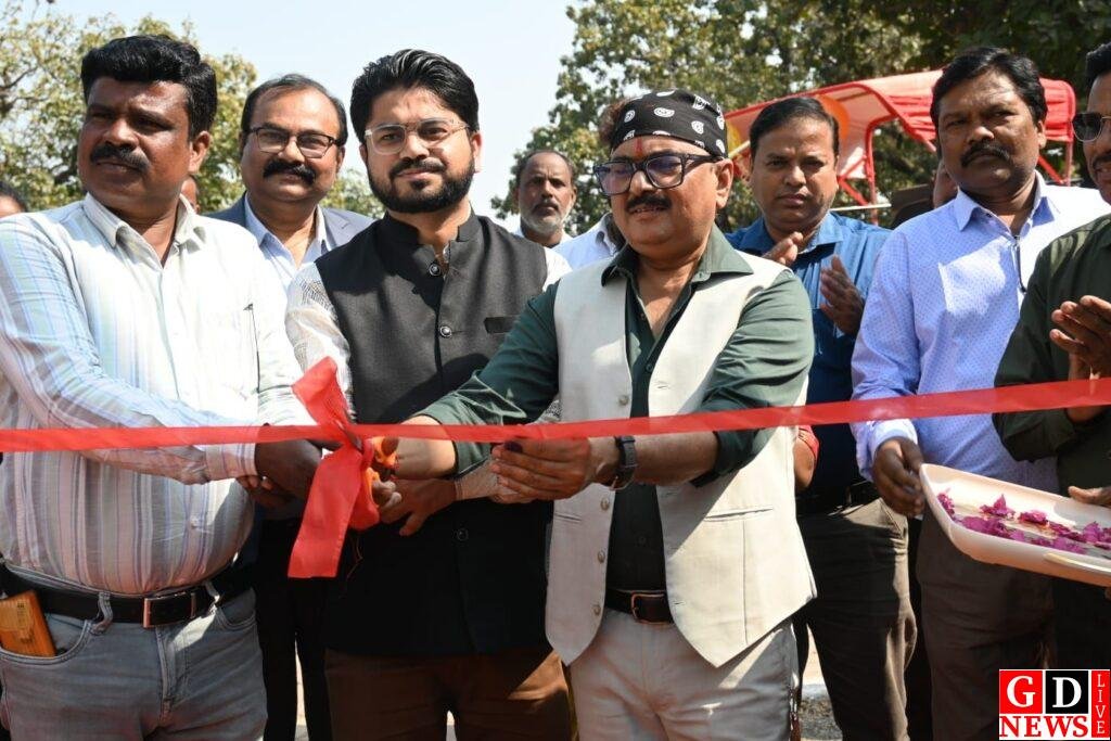 लिट्टीपाड़ा में लगा प्रखंड स्तरीय किसान मेला, आधुनिक खेती की तकनीक से रूबरू हुए किसान। 7 img 20260210 wa00224528895698259107725