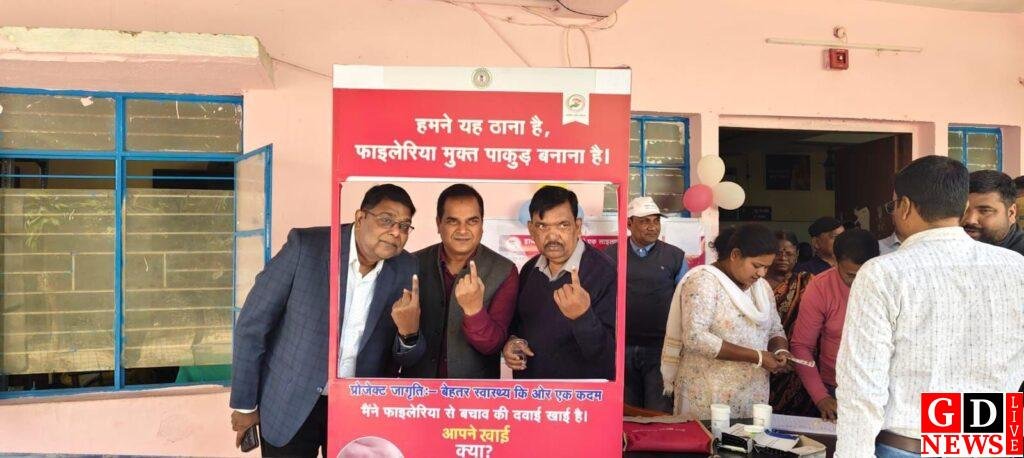 फाइलेरिया उन्मूलन अभियान शुरू, बीडीओ से लेकर डॉक्टरों तक ने खुद दवा खाकर दिया भरोसा। 7 img 20260210 wa00328858362706345274592