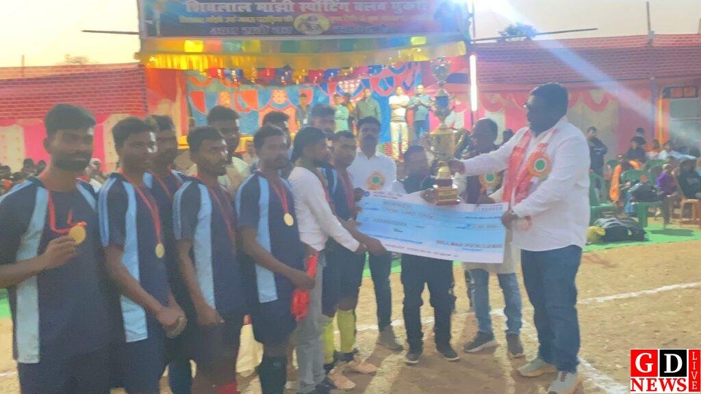 फुटबॉल फाइनल का रोमांच, पहाड़िया टाइगर क्लब बना चैंपियन, जीता 3 लाख का इनाम। 7 img 20260212 wa00145564537871565733255