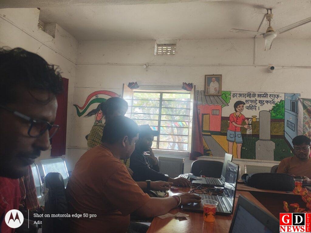 डुमरचीर में वित्तीय साक्षरता कैंप, ग्रामीणों को डिजिटल बैंकिंग की सीख, दर्जनों खाते e-KYC से फिर सक्रिय। 7 img 20260212 wa00275807682146495294205