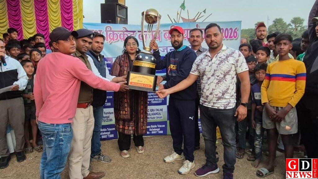बलियाडांगा क्रिकेट टूर्नामेंट सीजन-3 का फाइनल में महेशपुर ने जीता खिताब, उपासना मरांडी ने किया सम्मानित। 8 img 20260215 wa00404269455883697545987