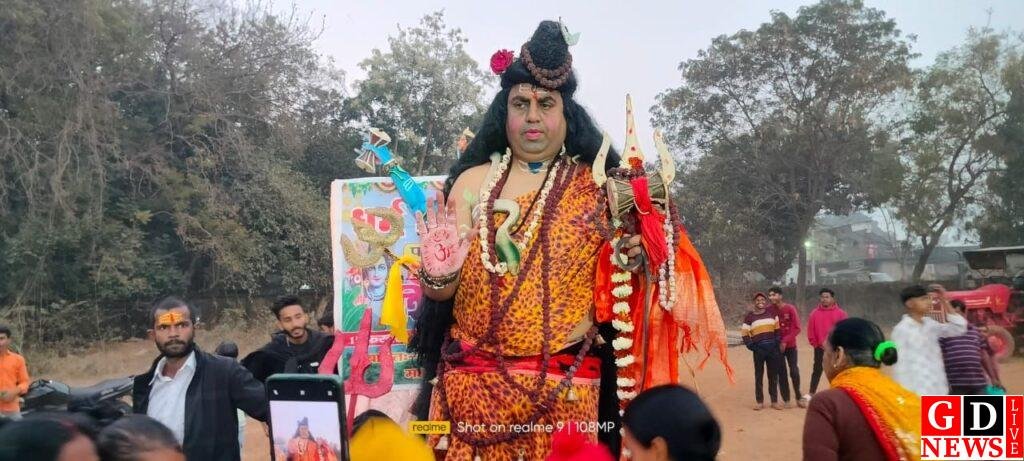 शिवमय हुआ पाकुड़, शिवालयों में उमड़ी आस्था, भूत-पिशाच संग निकली बाबा भोले की बारात, रात्रि में संपन्न हुआ शिव-पार्वती विवाह। 7 img 20260215 wa0047903859324421610772