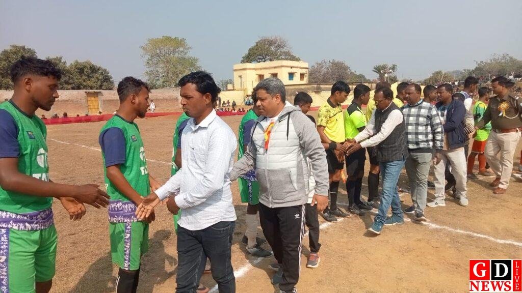 पूर्व विधायक ने किया फुटबॉल टूर्नामेंट का शुभारंभ 8 img 20260216 wa00374864501191545887107